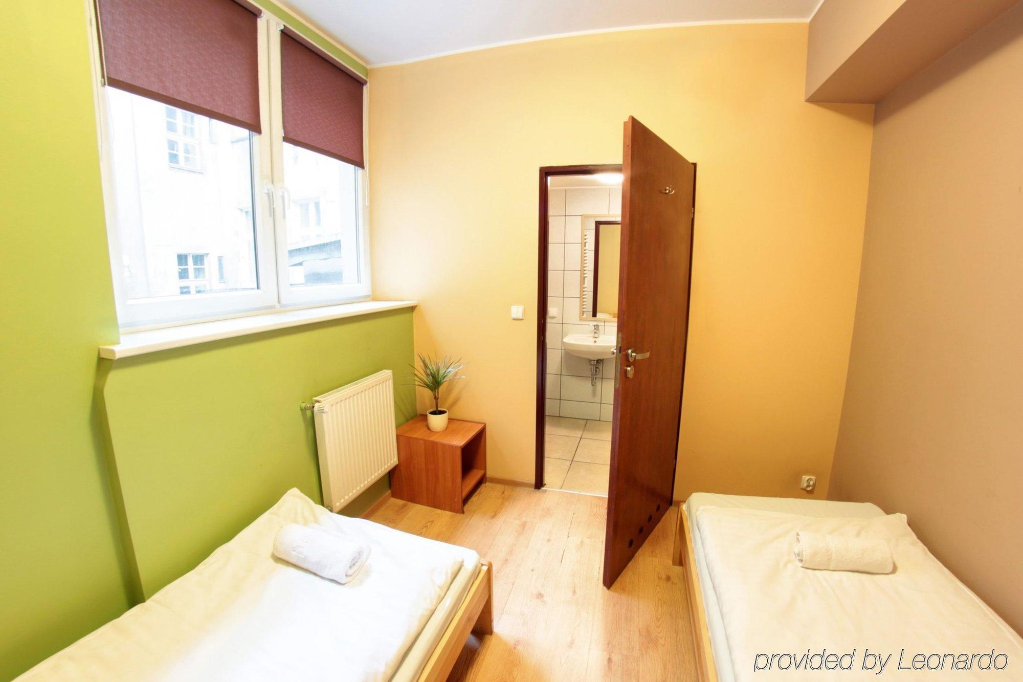 פוזנן Frolic Goats Hostel חדר תמונה